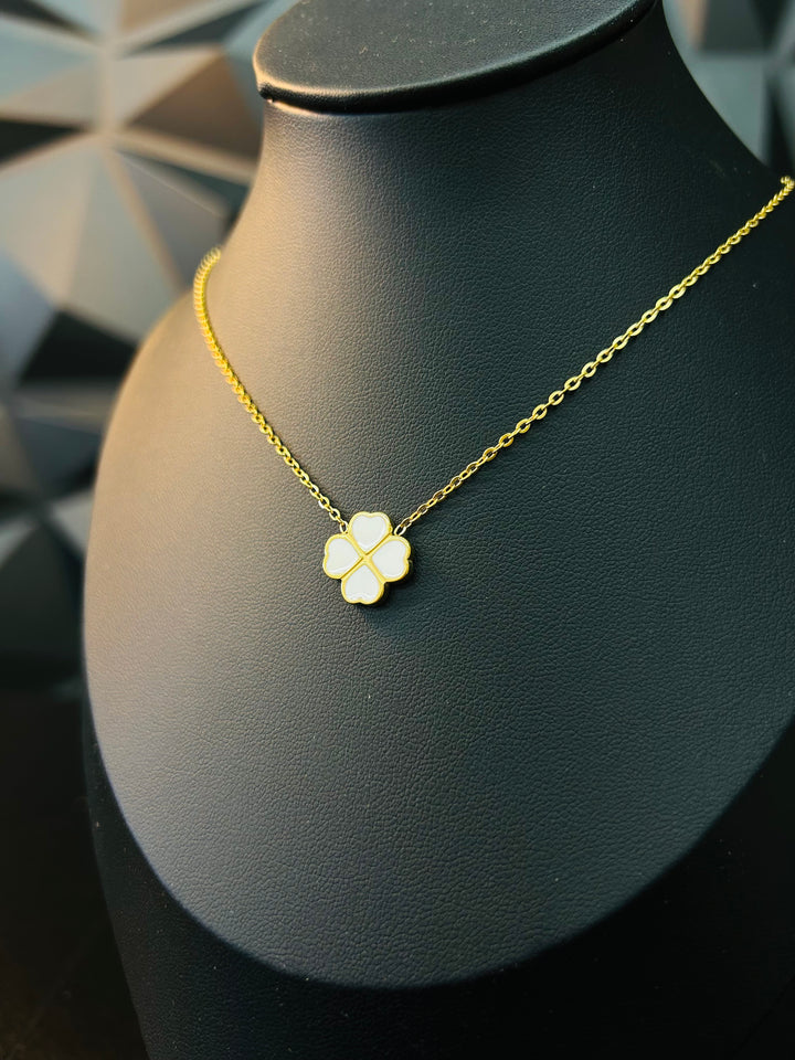 Collar de Corazones Blanco
