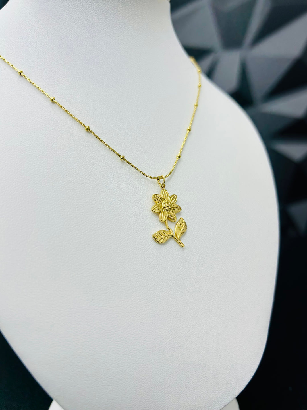 Collar de flor Oro