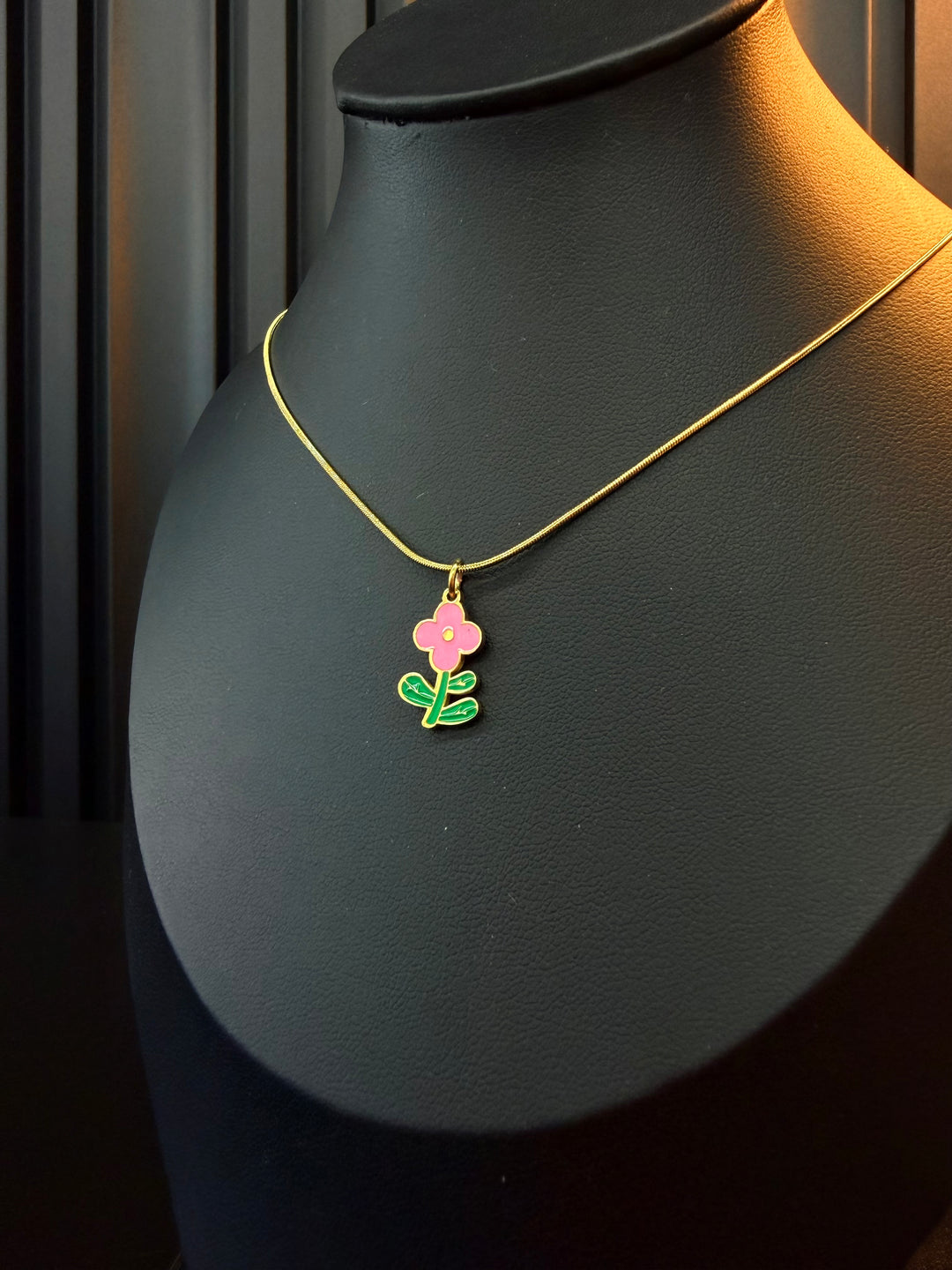 Gargantilla de Flor Rosa
