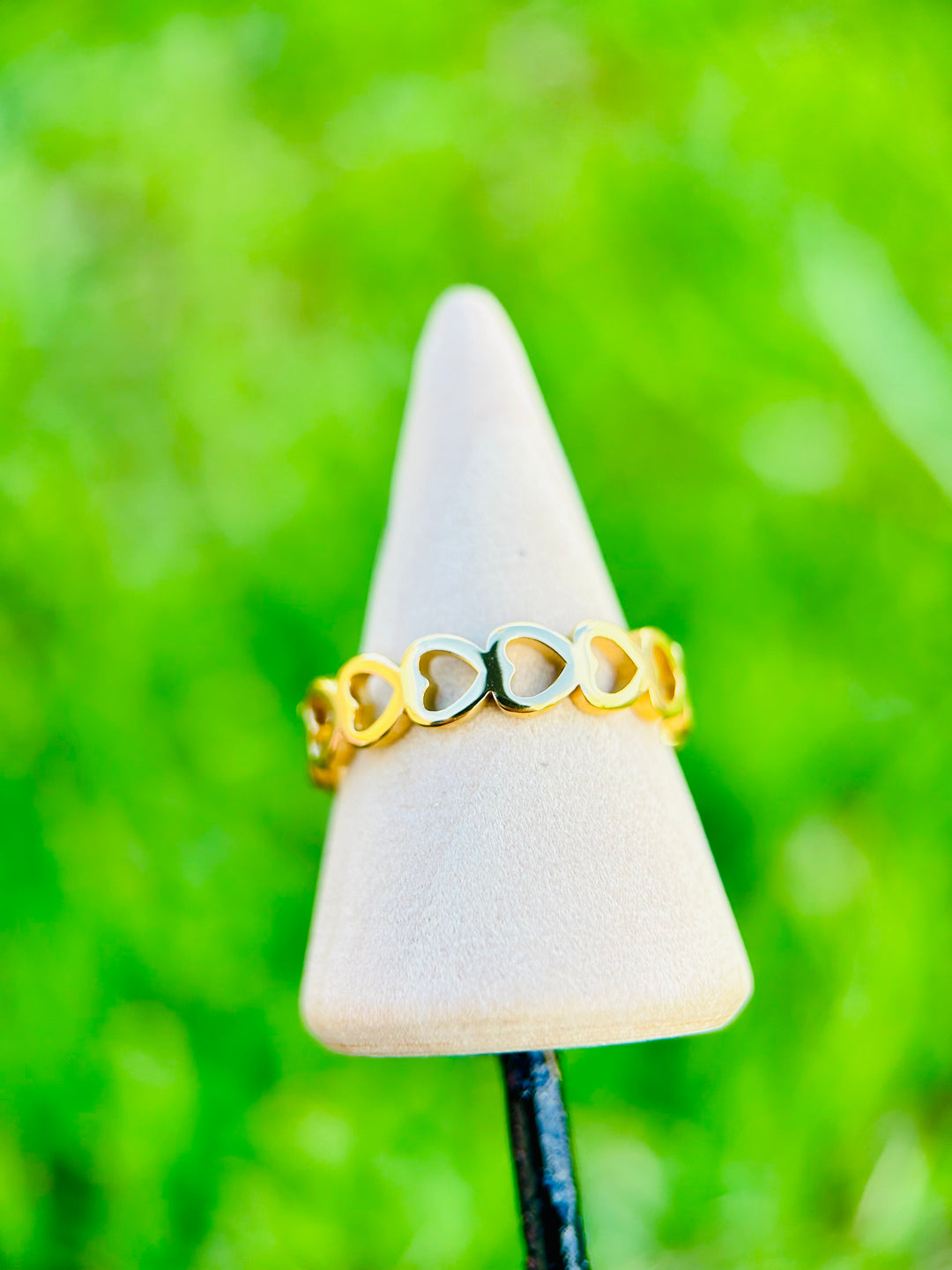 Sortija de siluetas de corazones