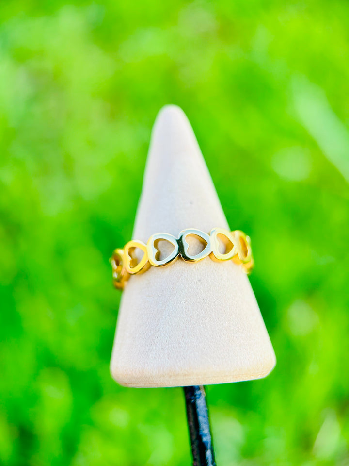 Sortija de siluetas de corazones