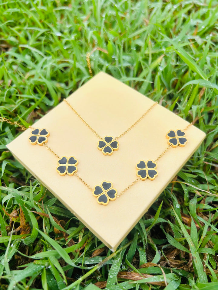 Collar de corazones Negro