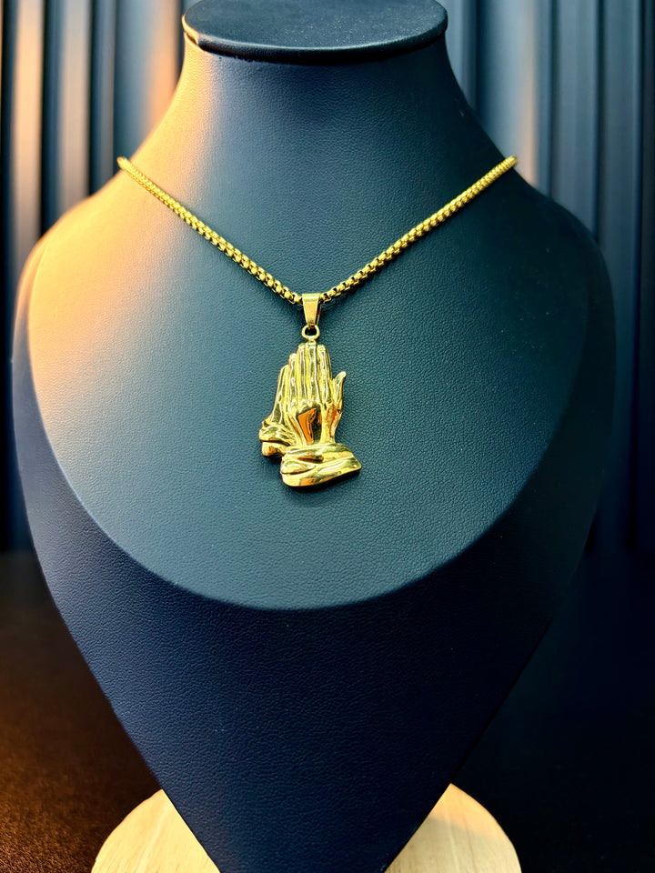 Set con dije de manos Oro