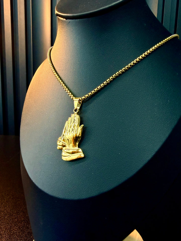 Set con dije de manos Oro