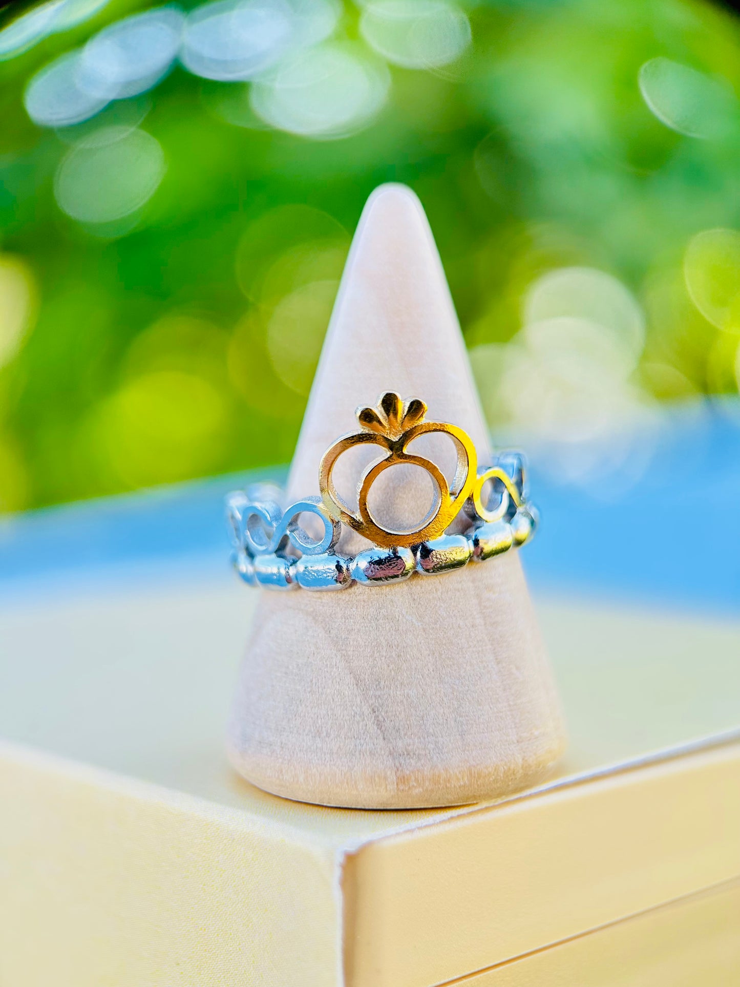 Sortija de Corona Doble Tono