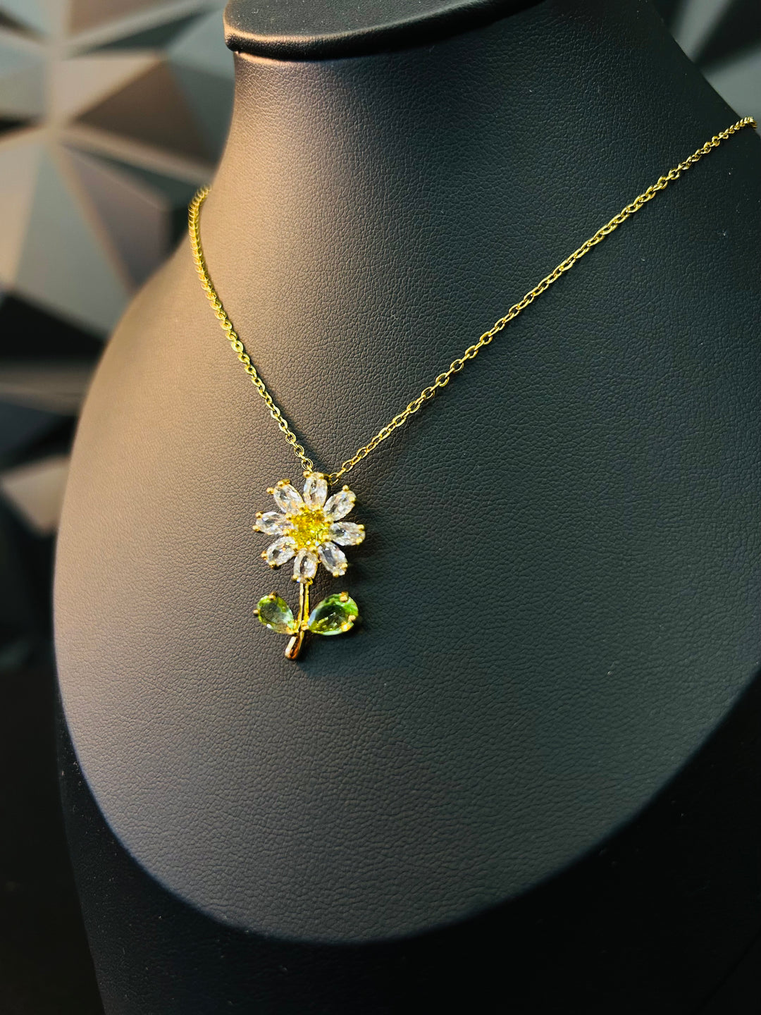 Collar de Margarita oro