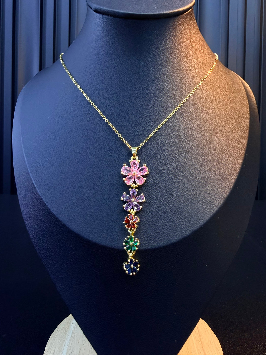Collar de Flores en Cascada